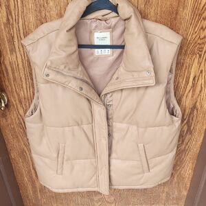 Abercrombie & Fitch Beige Puffer Vest